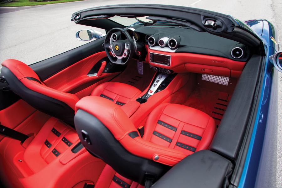Интерьер Ferrari California T The Daytona (229582) 2017 года  (фото 19 из 23)